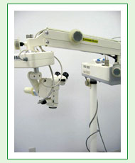 手術用顕微鏡写真